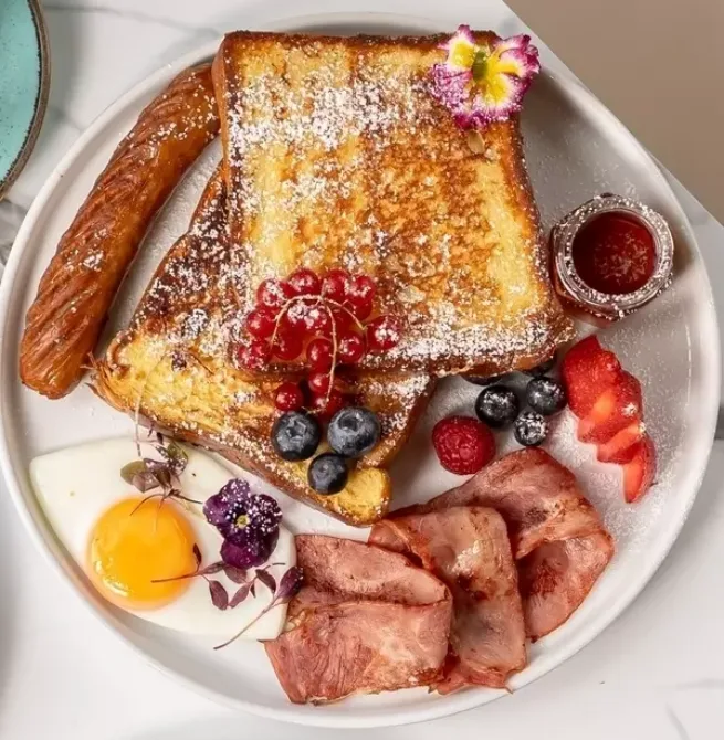 French toast with egg, sausage and berries